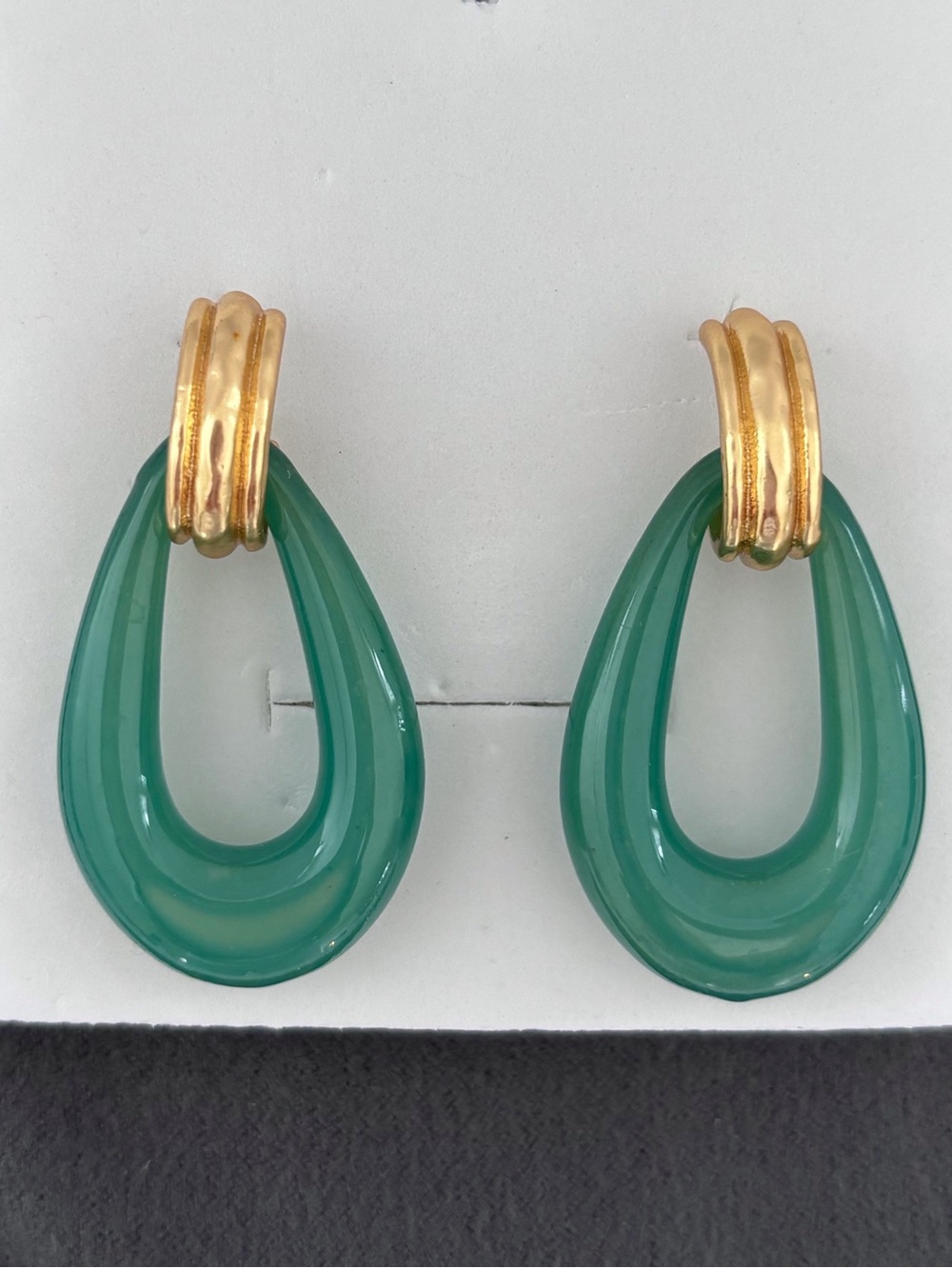 NWOT Julie Vos Carnaby Doorknocker Earring